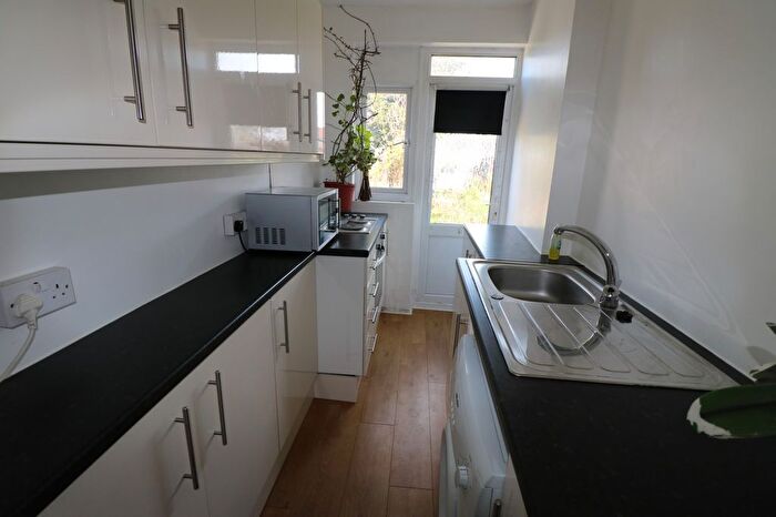1 Bedroom Studio To Rent In Philip Avenue, Romford, Essex, RM7