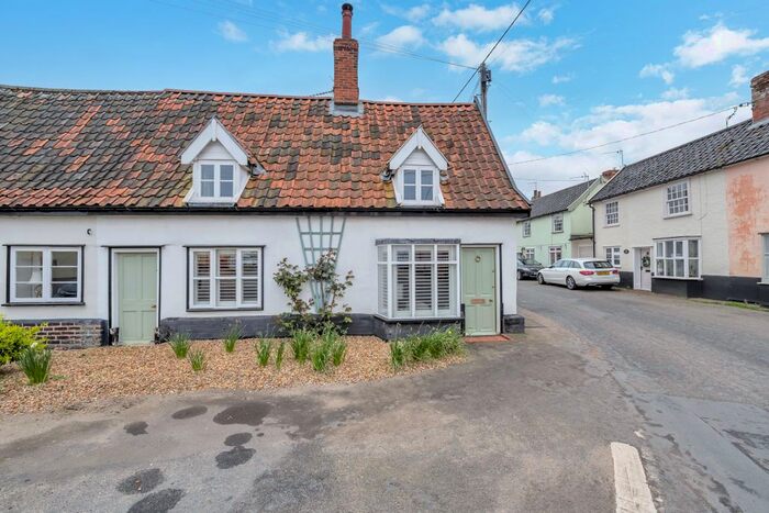 4 Bedroom Semi-Detached House For Sale In Market Place, Kenninghall, Norwich, NR16