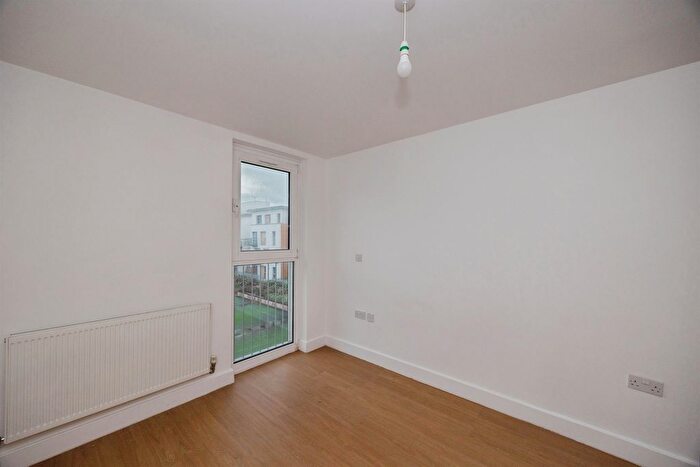 2 Bedroom Flat For Sale In Fratton Way, Southsea, PO4