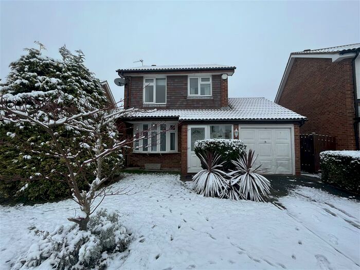 3 Bedroom House To Rent In Nash Close, Aylesbury, HP21