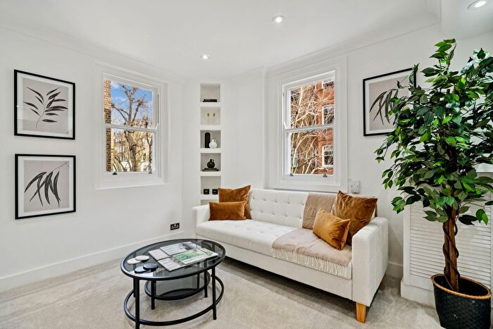 1 Bedroom Flat For Sale In Nevern Square, Earls Court, London, SW5