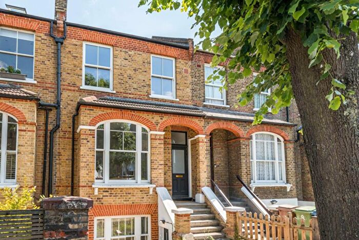 1 Bedroom Flat To Rent In Barry Road, East Dulwich, London, SE22