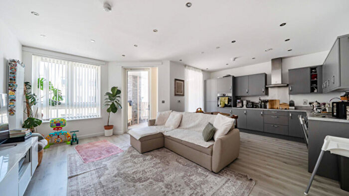 2 Bedroom Flat For Sale In Frogley Park, Barking, IG11