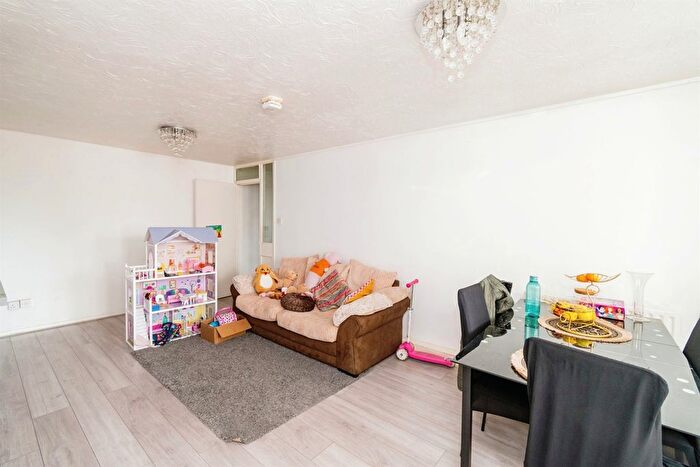 3 Bedroom Flat To Rent In King Street, Southampton, SO14