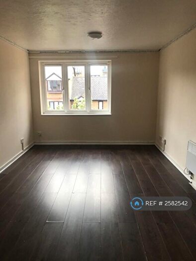 2 Bedroom Flat To Rent In Riverside Close, London, E5