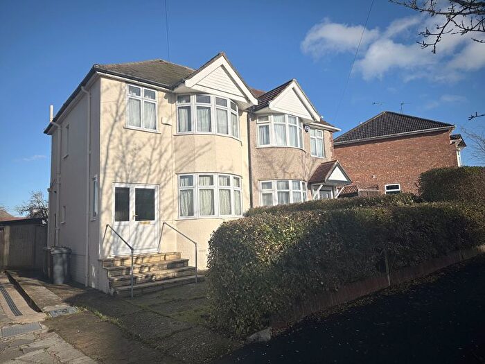 3 Bedroom Semi Detached House For Sale In Suffolk Road, Potters Bar, EN6