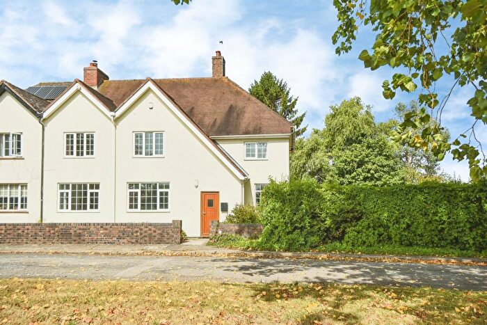 4 Bedroom Semi-Detached House For Sale In Jugglers Lane, Yatesbury, Calne, SN11