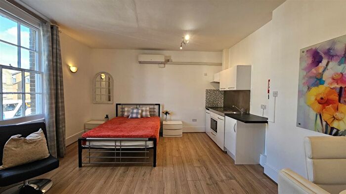 Studio To Rent In Flat, Newmarket Road, Cambridge, CB5