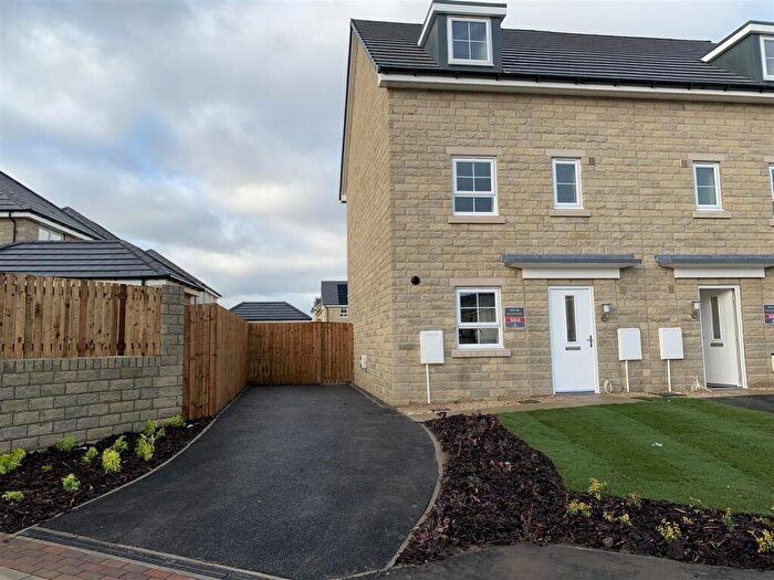 4 Bedroom Semi-Detached House To Rent In Lampkin Chase, Silsden, BD20