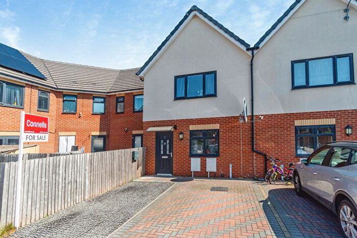3 Bedroom Terraced House For Sale In Oldhall Road, Walsall, WS3