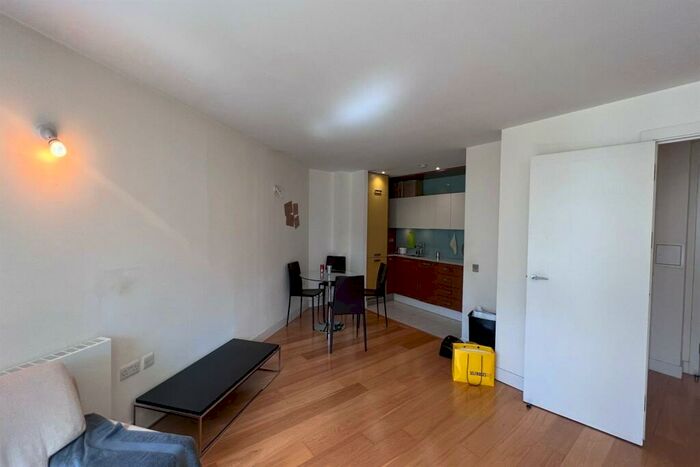 1 Bedroom Apartment To Rent In St William's Court, Gifford Street, Kings Cross, Islington, London, N1