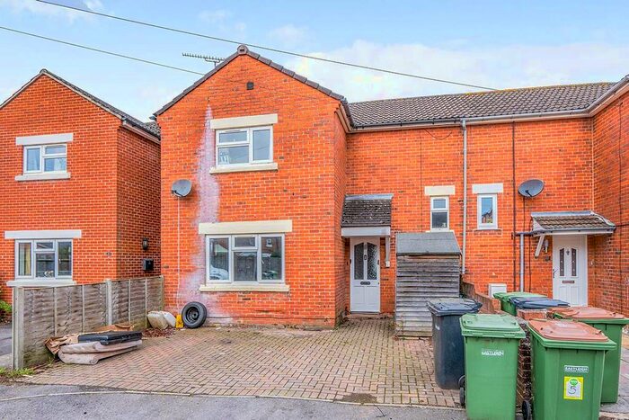 3 Bedroom Semi-Detached House To Rent In The Nook, Eastleigh, Hampshire SO50