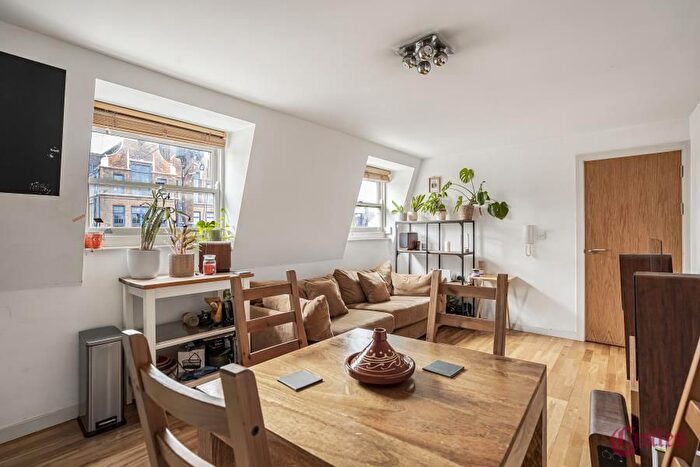 1 Bedroom Flat To Rent In Coopersale Road, Hackney, E9