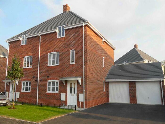 4 Bedroom Semi-Detached House To Rent In Mayflower Road, Swindon, SN3