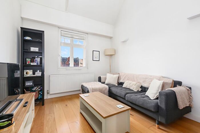 1 Bedroom Flat To Rent In Camden High Street, Camden, London, NW1