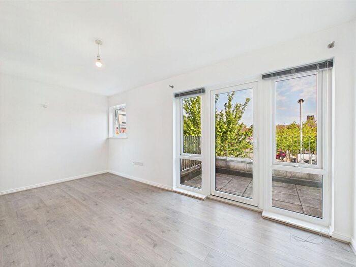 3 Bedroom Town House To Rent In Northumberland Street, Toxteth, Liverpool, L8