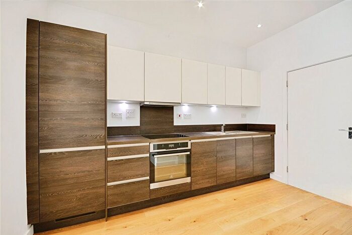 1 Bedroom Flat To Rent In Great West Road, Brentford, TW8