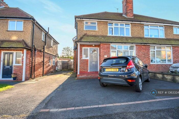4 Bedroom Semi-Detached House To Rent In Sheepfold Road, Guildford, GU2