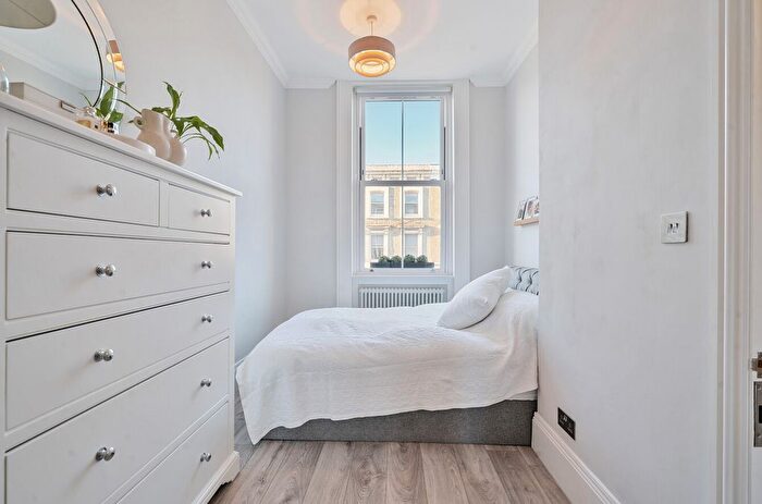 2 Bedroom Flat For Sale In Finborough Road, London, SW10