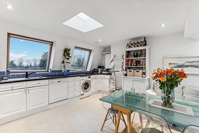 2 Bedroom Flat To Rent In First Floor, Bronsart Road, Fulham, London, SW6