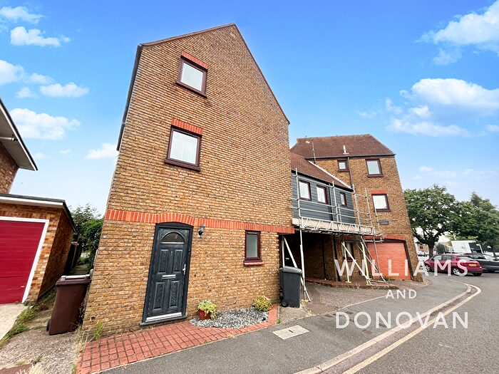 2 Bedroom Town House To Rent In Rochford Road, Chelmsford, CM2