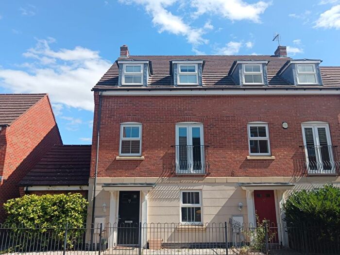4 Bedroom Semi-Detached House For Sale In Griffiths Way, Hucknall, Nottingham, NG15