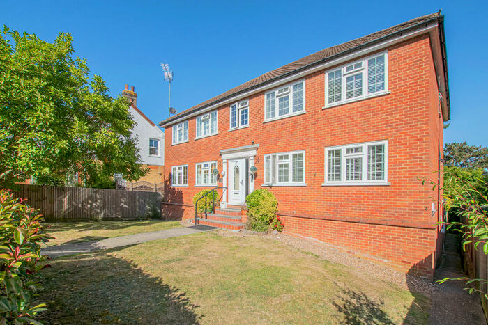 2 Bedroom Apartment To Rent In College Road, Hoddesdon, EN11