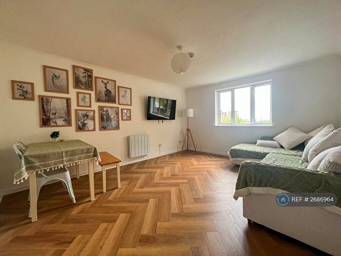 2 Bedroom Flat To Rent In Saerlys, Bangor, LL57