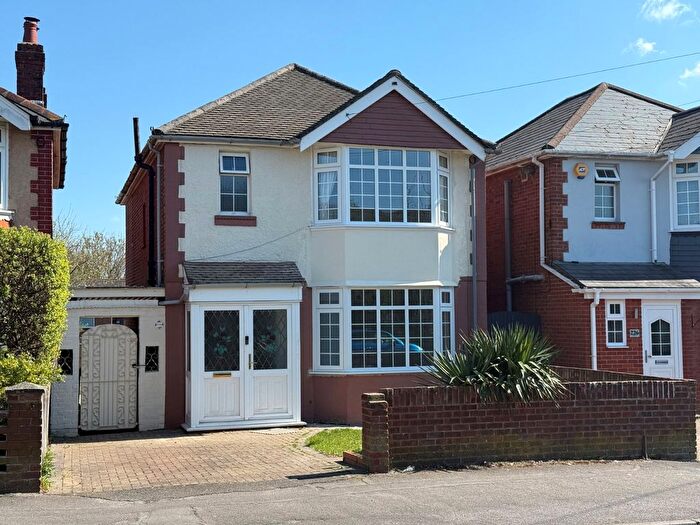 3 Bedroom Detached House To Rent In Middle Road, Southampton, Hampshire, SO19
