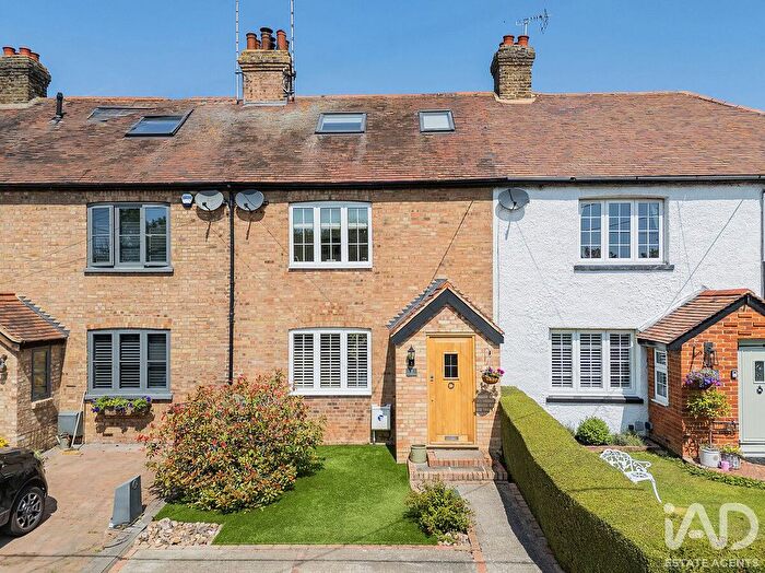 3 Bedroom Terraced House For Sale In Coxes Farm Road, Billericay, CM11