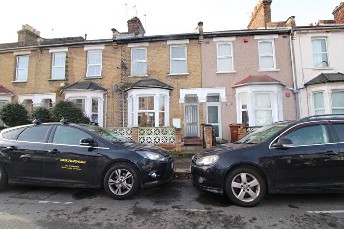2 Bedroom Flat To Rent In St. Johns Road, London, E17