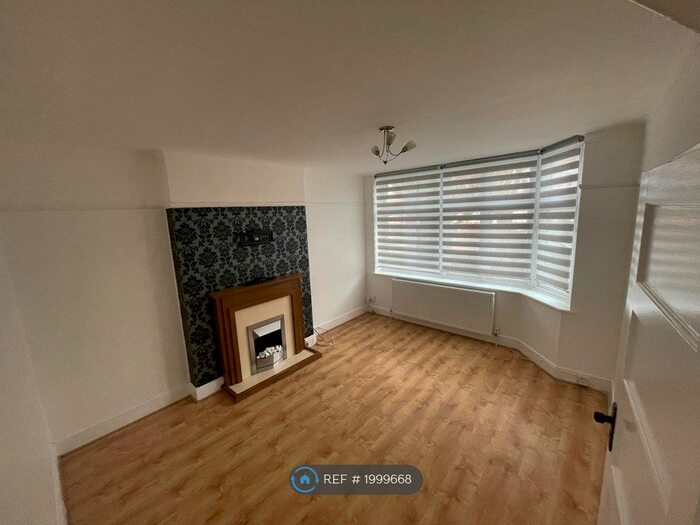 2 Bedroom Maisonette To Rent In Bicknoller Road, London, EN1