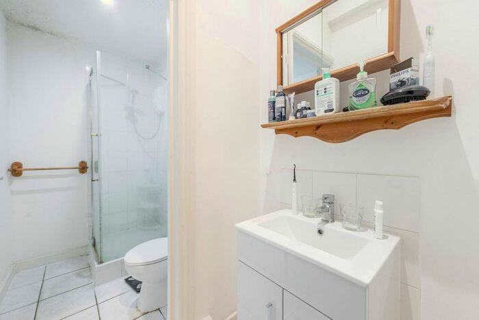 Studio To Rent In De Vere Gardens, High Street Kensington, London, W8