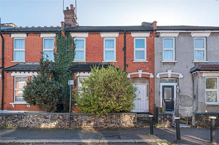 3 Bedroom Terraced House For Sale In Coldfall Avenue, London, N10