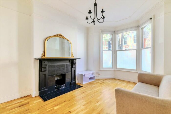 2 Bedroom Flat To Rent In Calabria Road, Highbury, London, N5