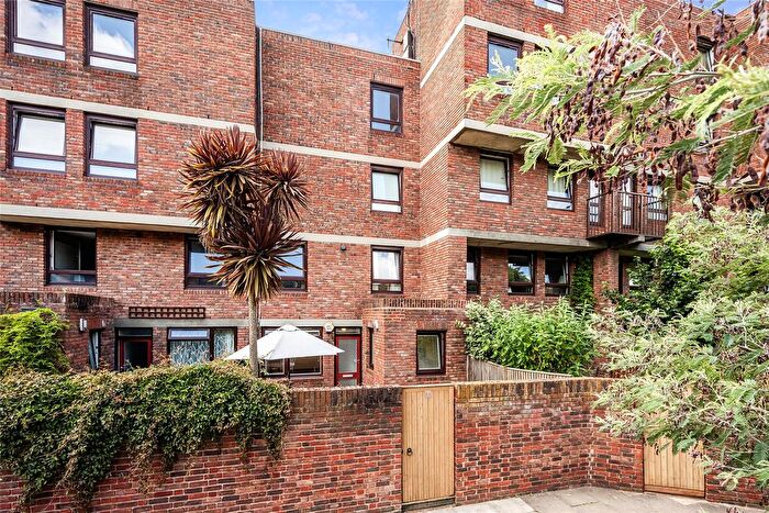 2 Bedroom Maisonette For Sale In More Close, London, W14