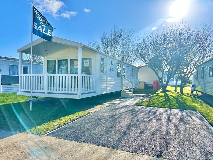 3 Bedroom Park Home For Sale In Coast Road Corton, Lowestoft, NR32