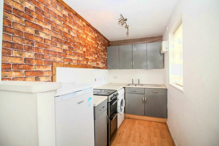 1 Bedroom Flat To Rent In Northcote Crescent, Leeds, LS11
