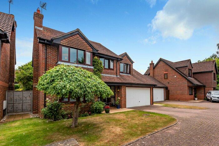4 Bedroom Detached House For Sale In The Pightle, Grazeley Green, Reading, Berkshire, RG7