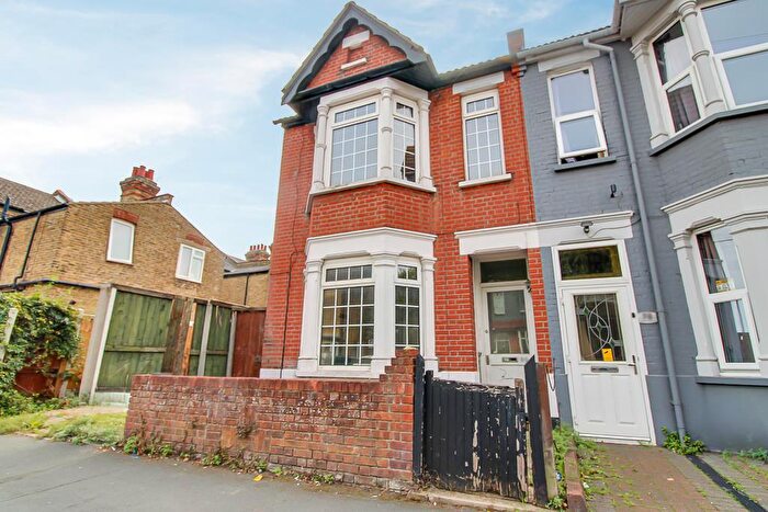 2 Bedroom Semi-Detached House For Sale In North Avenue, Southend-on-Sea, SS2