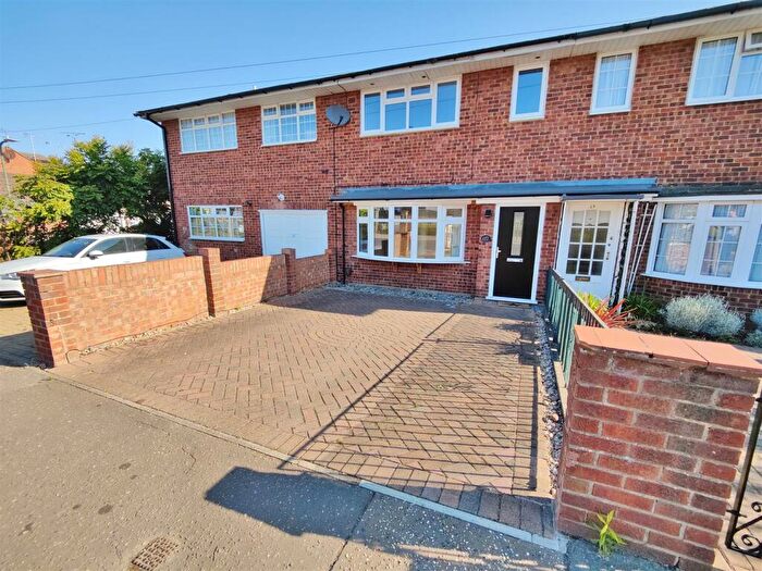 3 Bedroom Terraced House To Rent In Mountdale Gardens, Leigh On Sea, Essex, SS9