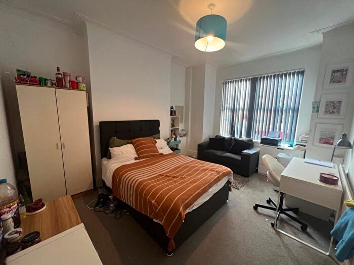 6 Bedroom House To Rent In Berkley Avenue, Stockport, M19