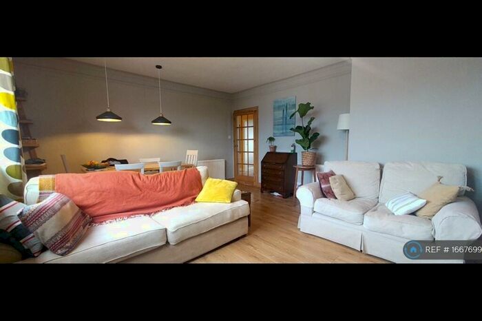 3 Bedroom Flat To Rent In Southfield Loan, Edinburgh, EH15