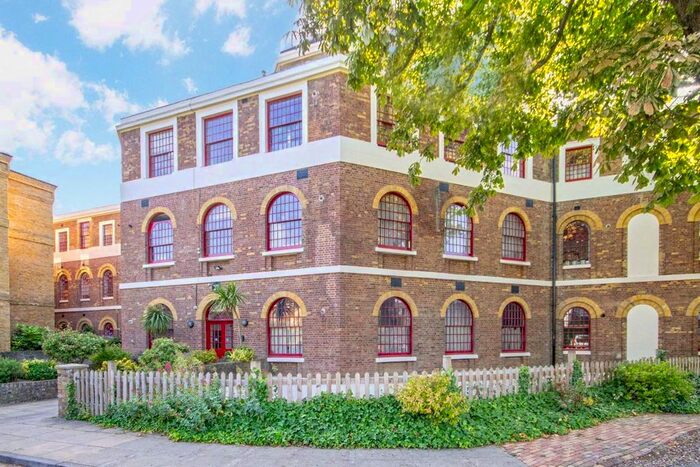 3 Bedroom Flat To Rent In West Park Road, Southall, UB2