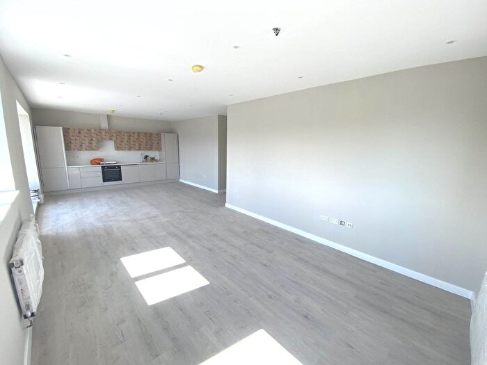 2 Bedroom Flat To Rent In Stirling Way, Borehamwood, WD6