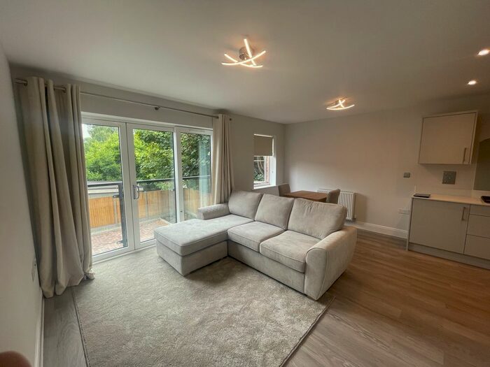 1 Bedroom Flat To Rent In Kingsway, Woking, GU21