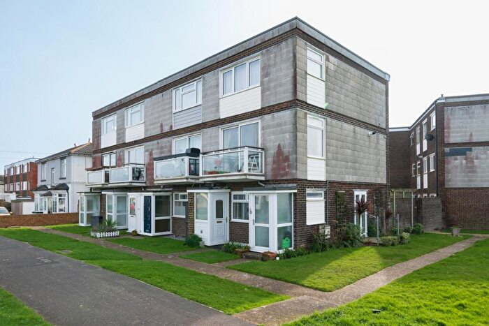 2 Bedroom Ground Maisonette For Sale In Woburn Court, Lee-on-the-Solent, PO13