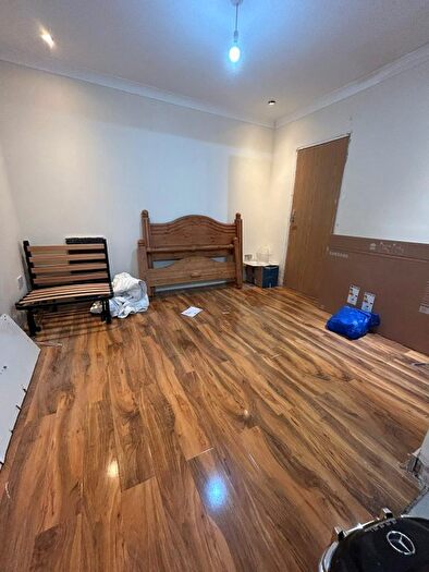 Studio To Rent In Marlow Gardens, Hayes, UB3