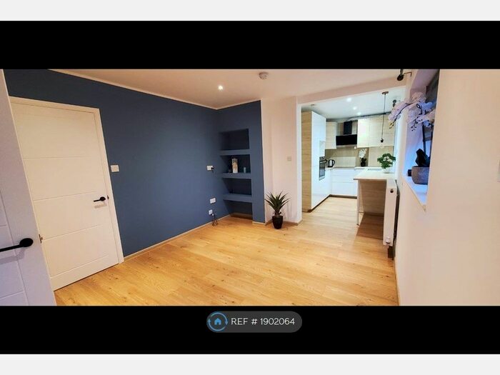 3 Bedroom Semi-Detached House To Rent In Bowden Wood Crescent, Sheffield, S9