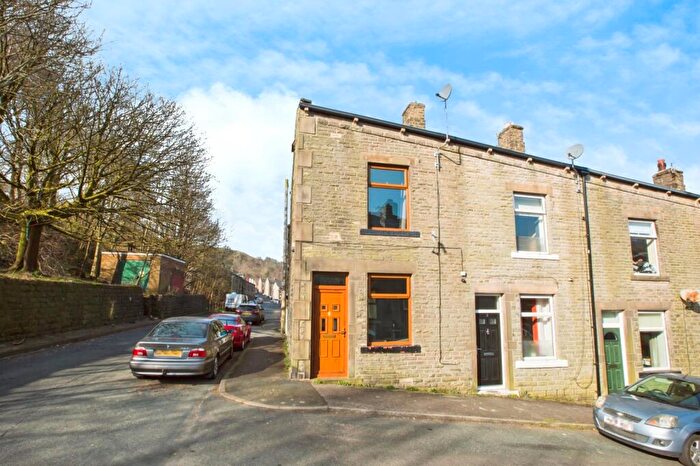 4 Bedroom End Of Terrace House For Sale In Merrybents Street, Todmorden, OL14